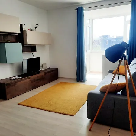 Cozy Apartment At Gara De Nord Bucharest Exterior photo